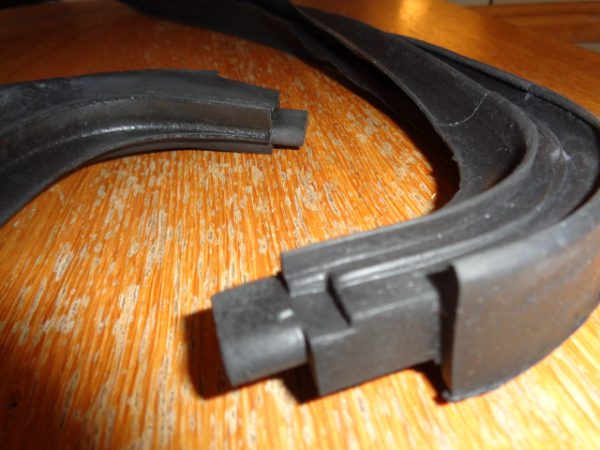 Deurrubber rechts BMW 02 voor 1502 – 2002 turbo, ook touring - Afbeelding 2