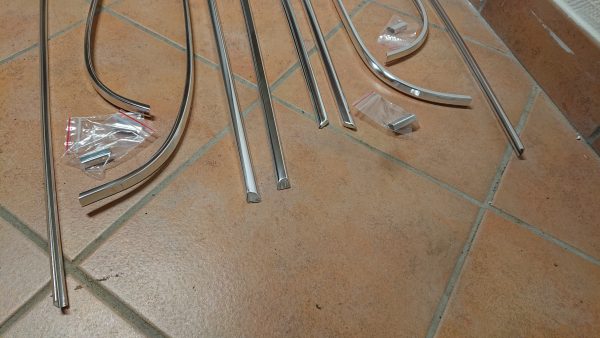 nieuwe set chromen sierlijsten strips BMW 02 sedan 1602 1802 2002 - Afbeelding 2