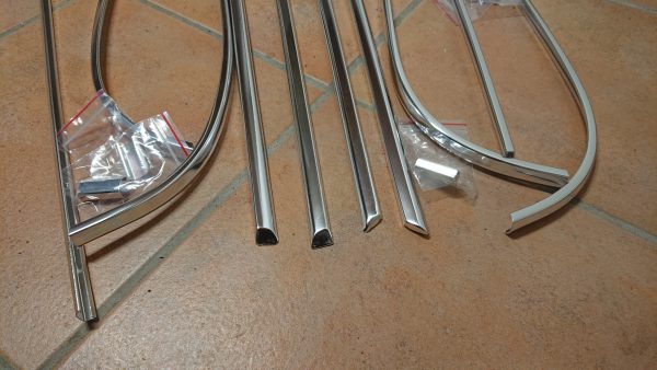 nieuwe set chromen sierlijsten strips BMW 02 sedan 1602 1802 2002 - Afbeelding 4