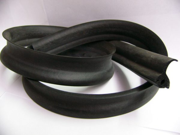 Motorkaprubber BMW 02 1502 1602 1802 2002