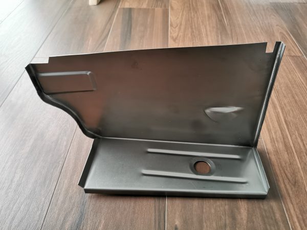 BMW e30 type 2 reparatiepaneel rechts achter in de koffer (plek waarbij zes cilinders de accu staat) - Afbeelding 3