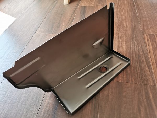 BMW e30 type 2 reparatiepaneel rechts achter in de koffer (plek waarbij zes cilinders de accu staat) - Afbeelding 2