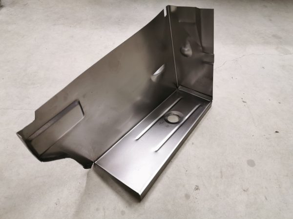 BMW e30 type 2 reparatiepaneel volledig rechts achter in de koffer (plek waarbij zes cilinders de accu staat) - Afbeelding 3