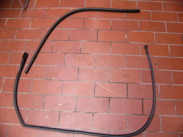 Deurrubber links BMW e9 of 2000c cs ca