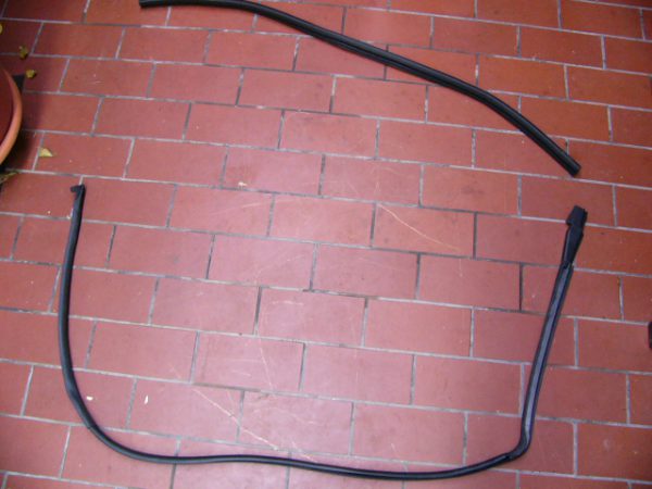 Deurrubber rechts BMW e9 of 2000c cs ca