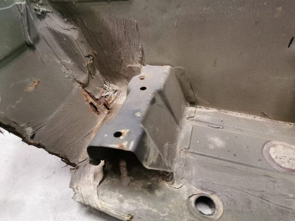 E30 accubak houder achterin type 2 1987-1994 - Afbeelding 5