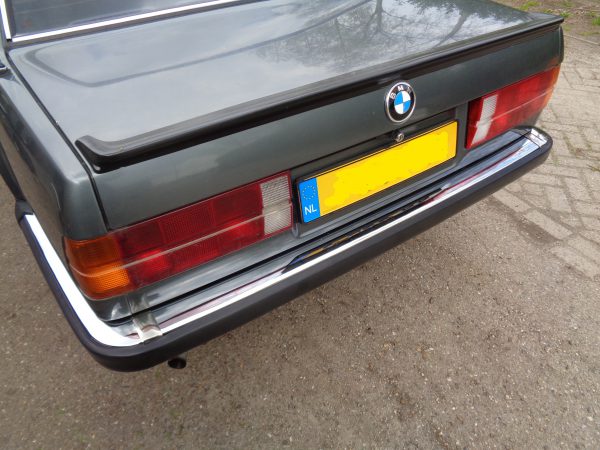 Nieuwe Bumperhoek chroom links achter BMW e30, bestuurderszijde - Afbeelding 2