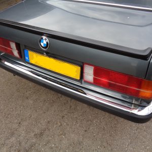 Nieuwe Bumperhoek chroom rechts achter BMW e30, passagierszijde