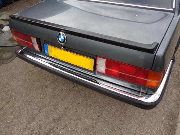 Nieuwe Bumperhoek chroom rechts achter BMW e30, passagierszijde - Afbeelding 2