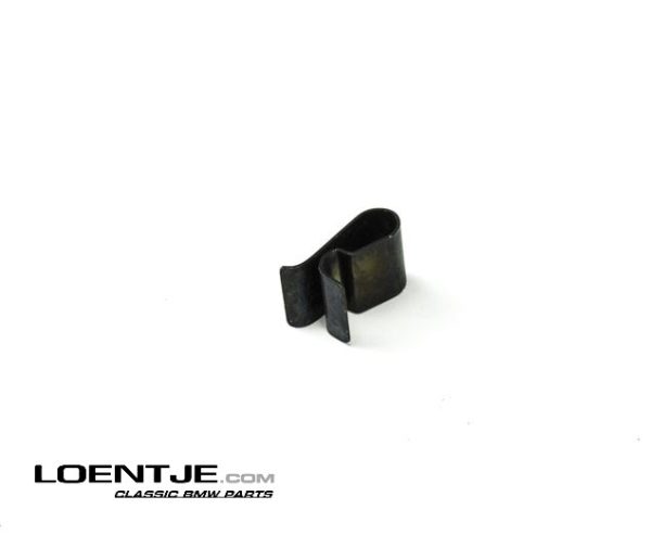 Clip voor bevestiging grill en nieren