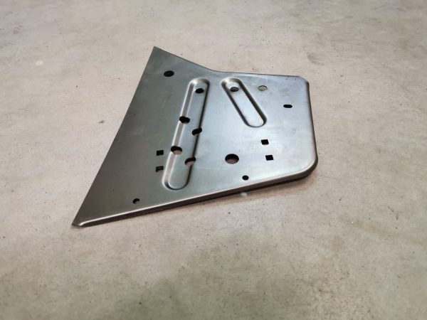 BMW e30 reparatiedeel linker hoek voor in de motorruimte 1987 – 1994 - Afbeelding 3