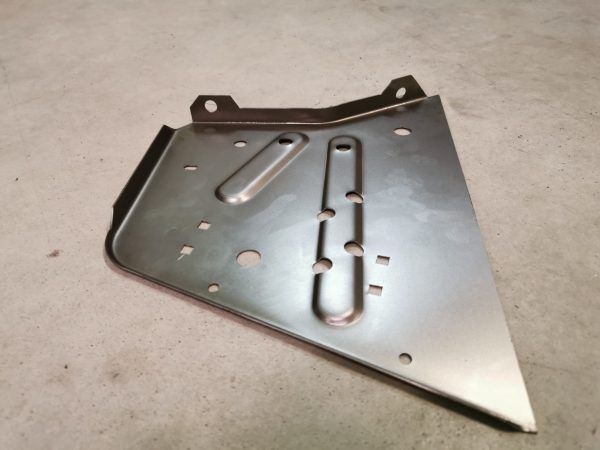 BMW e30 reparatiedeel linker hoek voor in de motorruimte 1987 – 1994 - Afbeelding 2