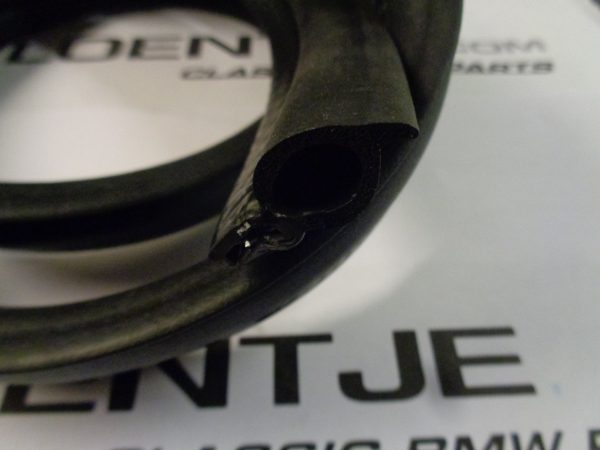 Rubber aan de motorkap BMW e21 - Afbeelding 2