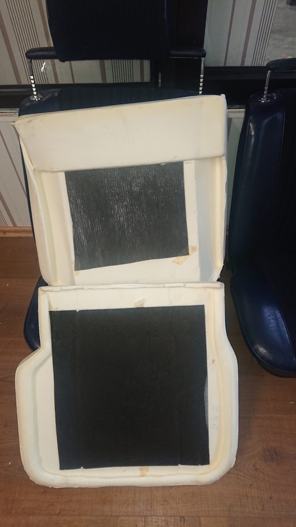 Binnen werk stoel rechts BMW 02, stoelvulling nieuw PU - Afbeelding 2
