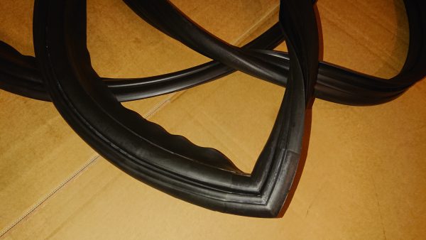 Voorruitrubber BMW E3 - Afbeelding 2