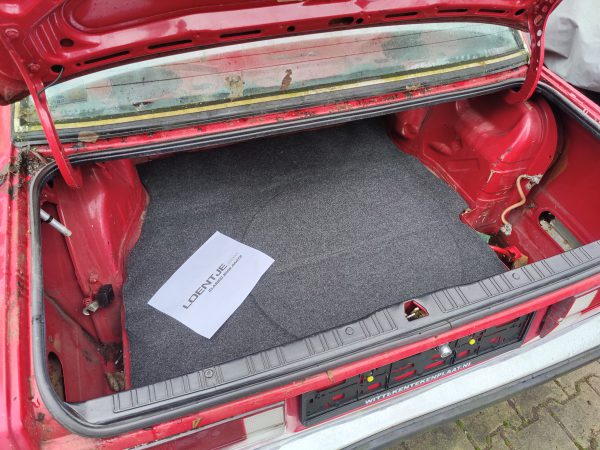 Mat voor in de kofferruimte BMW e30 twee en vier deurs