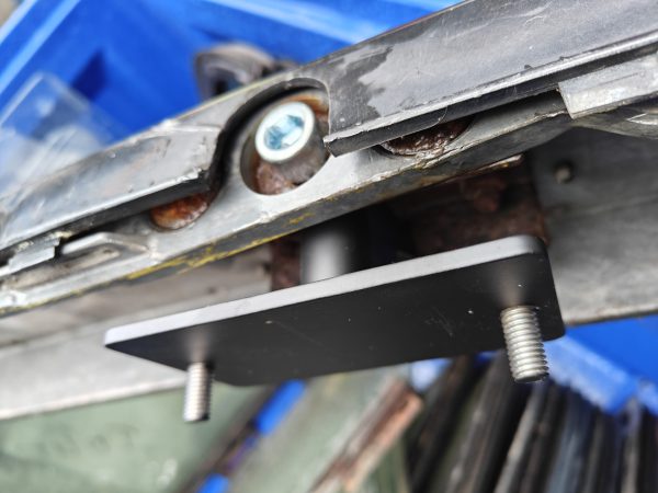 Bumpersteun acher BMW e30 type 2 - Afbeelding 4
