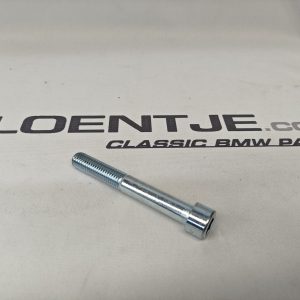 Bout montage achterbumper BMW e30 type 2