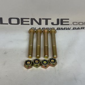 Montageset draagarmen aan subframe gepassiveerd