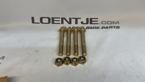 Montageset draagarmen aan subframe gepassiveerd
