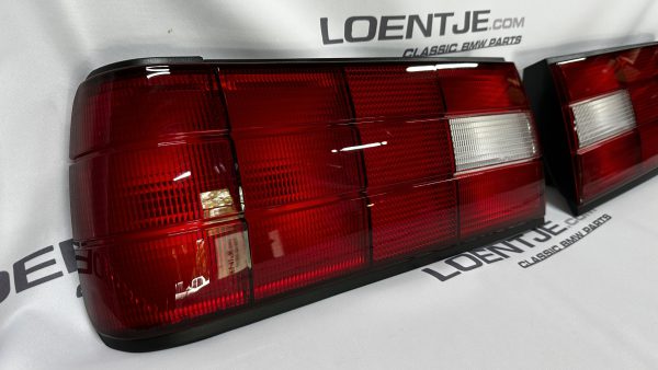 BMW E30 Type 2 Achterlichten rood met wit - Afbeelding 3