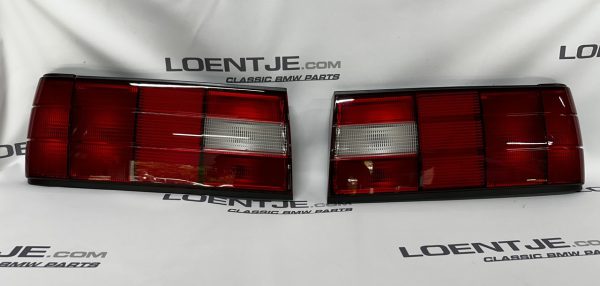 BMW E30 Type 2 Achterlichten rood met wit - Afbeelding 2