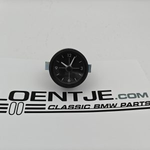 Klokje voor in het dashboard zoals de Tii